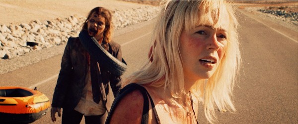 Thrillandkill (Horrorfilme und Thriller): it stains the sand red zombie