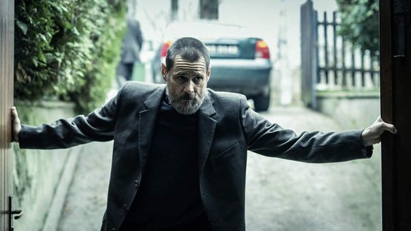 Dark crimes carrey