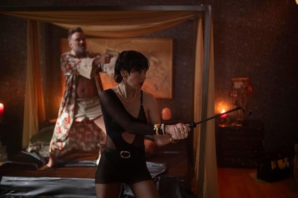 coyotes - britanny allen wehrt sich gegen koyoten