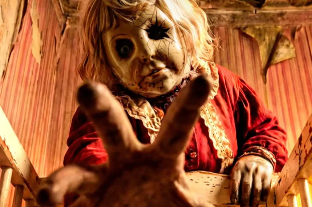DOLLY (2025) | Filmkritik Dolly (2025) - Offizielles Filmplakat
