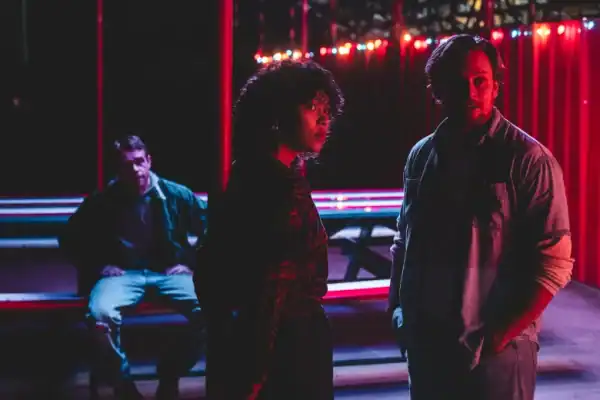 VIOLENT ENDS - Alexandra Shipp, Billy Magnussen und Nick Stahl im brutalen Rachefilm